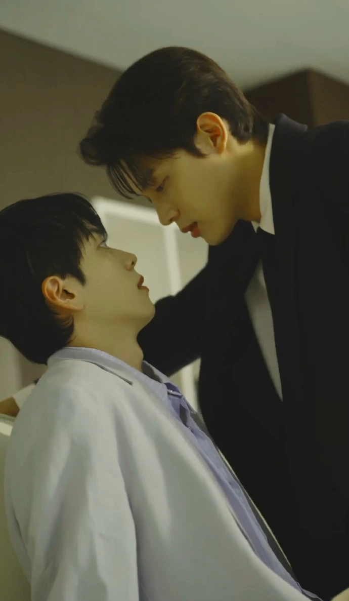 《越界心跳》 (2026)-剧情 / 豪门 隐瞒胃癌晚期秘书与财阀会长拳台当众出柜-韩腐[电视剧][夸克网盘/迅雷网盘]